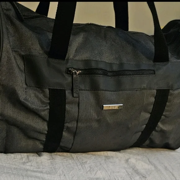 Versace Parfumes Gray Duffle/Tote/Carry On/ Weekend/ Travel/ Gym Bag - Picture 2 of 6